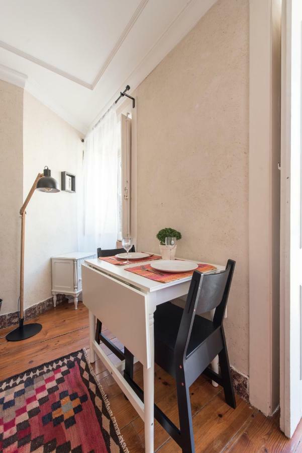 Cozy Apartment In Historic Center Lisbon Exterior photo